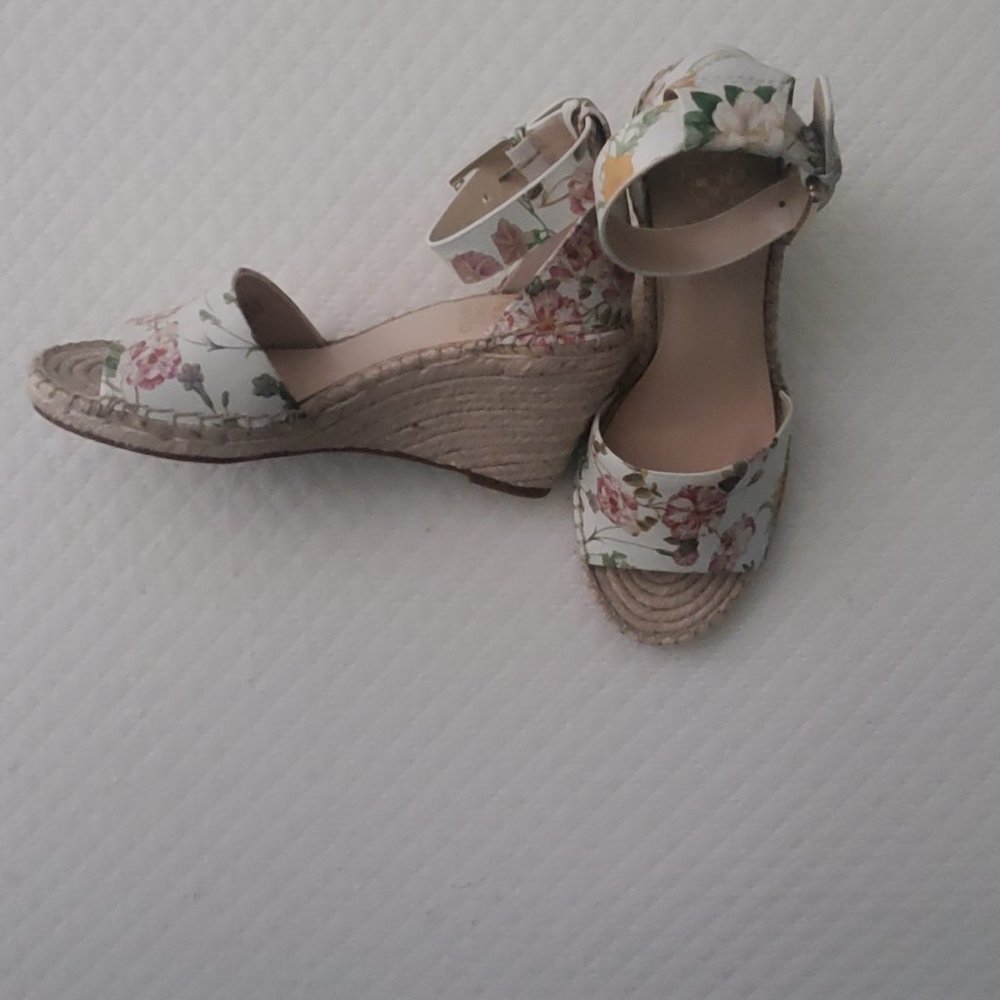 NWOT Vice Camuto Women's Platform Wedges Floral Sandals Size M (38)